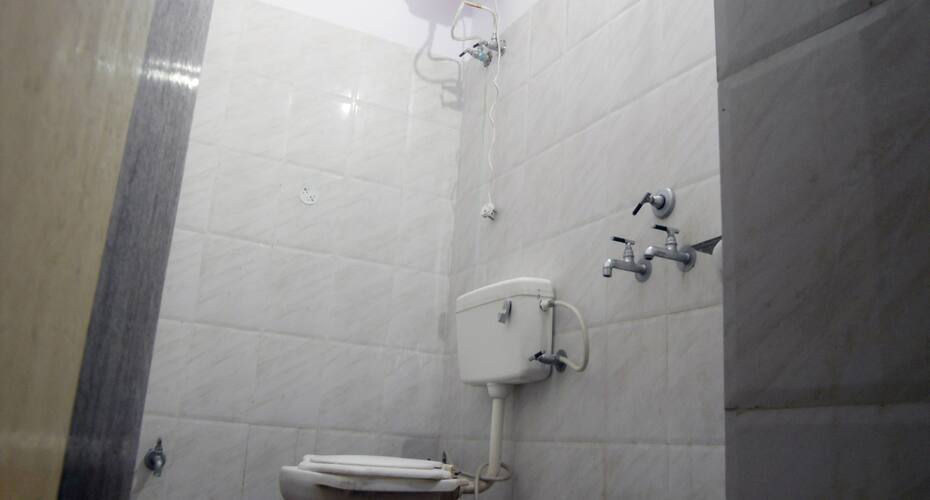 Hotel Barkha Ac Rooms, Raipur 4